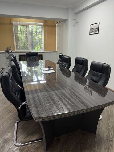 стол и стулья: Комплект офисной мебели, Стул, Комод, Тумба, цвет - Черный, Б/у