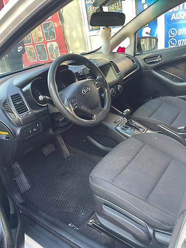 ford transit oluxanasi: Kia Cerato (ağ rəng, sedan) - Xarici görünüş: ağ kuzov, qara — 8
