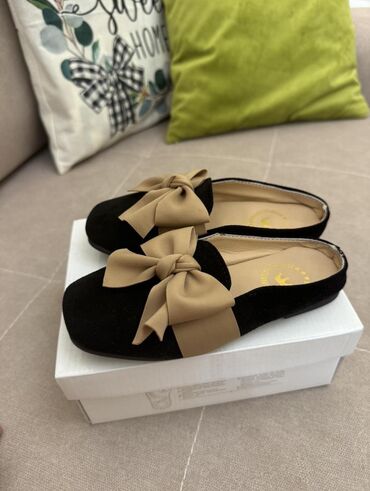 Детская обувь: Сандалики Clarks 26/27 р UK 9 - 300 сом 🌸 Коралловые тапочки 26 р — 7