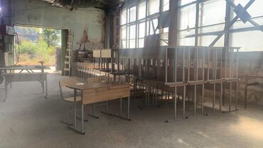 рабочий стол для школьника: Комплект парты и стула, цвет - Серый