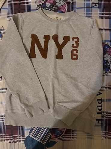 ic geyim: Boz rəngli unisex sweatshirt. Ön hissədə qabarıq teksturalı “NY 36” — 1