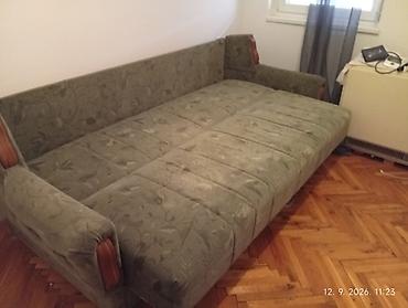 cipelarnik beli: Trosed na razvlačenje sa prostorom za spavanje.Polovan cena 3000 rsd — 2