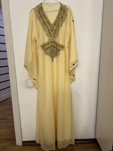 желтое платье: Вечернее платье, Длинная модель, С рукавами, Стразы, 2XL (EU 44), 3XL (EU 46), 4XL (EU 48)