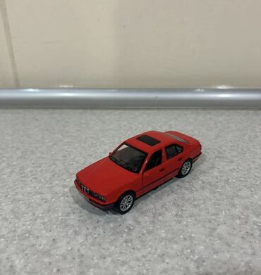 Oyuncaqlar: Təcili Satılır. Endirim Var. BMW E34 5cı serıya modelkası satılır — 1