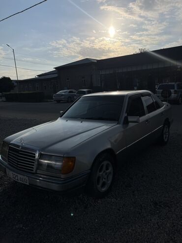 хендай солярис бишкек цена: Автомобиль Mercedes-Benz в серебристом цвете. Это классический седан с