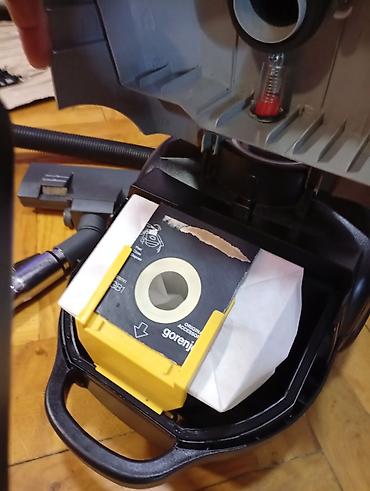 Klasični usisivači: LG usisivač sa kesom – model V-CP753RD Na Papirnu kesu. vuče kao — 6