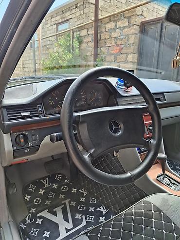 sukanlar: Mercedes-Benz W124: 2 l | 1990 il Sedan — 3