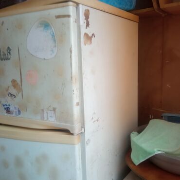 Mətbəx kombaynları və doğrayıcıları: İki bölməli məişət soyuducusu - Üst hissədə ayrıca dondurucu bölməsi