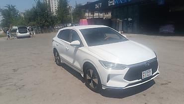 белый dongfeng aeolus e70: BYD Yuan: 2021 г., Вариатор, Электромобиль, Кроссовер — 5
