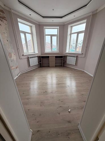 Продажа коттеджей и домов: Продаётся частный дом с просторным двором и навесом. Основные — 11