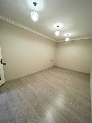 Ofislər: 28 may metrosuna yaxin tehsil nazirliyine yaxin 9 mertebeli binanın — 11