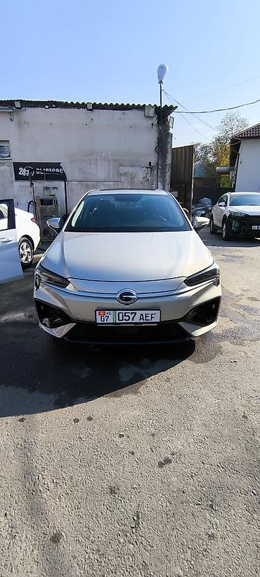 platform ok: GAC Aion S Plus, серебристый седан на электротяге. Кузов и экстерьер — 2