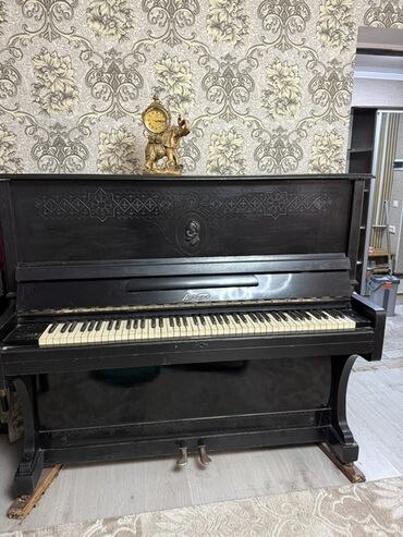 рояль steinway: Пианино (вертикальное, акустическое) - Классический черный корпус с