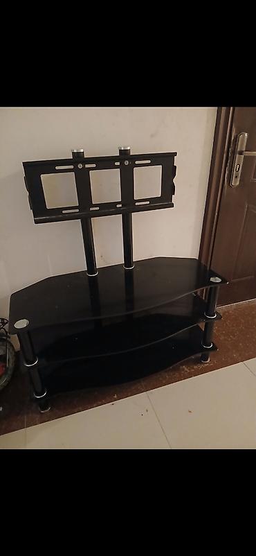kunc rəf: TV stendi və divar asqılı montaj sistemi - Material: şüşə rəfli — 1