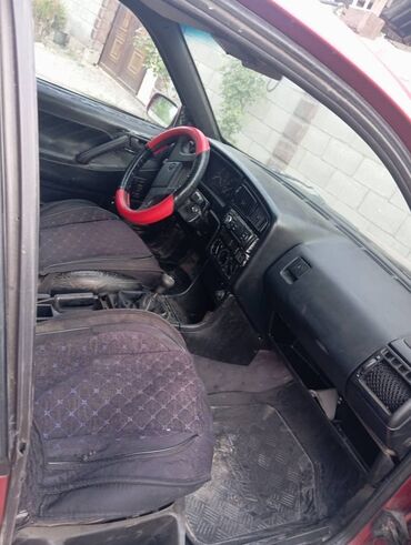 Volkswagen: Volkswagen Passat: 1989 г., 1.8 л, Механика, Бензин, Седан