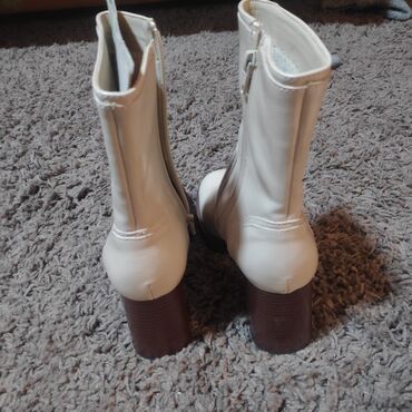 Gležnjače: Gležnjače, 38 — 10