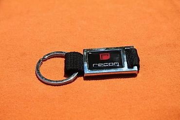 Ostali antikviteti: Metalni privesci za ključeve - Kapsch, Recom & Čuvar novčića. Cena — 4