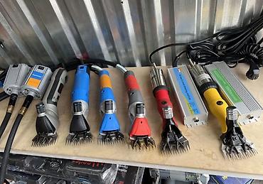 Товары и оборудование для с/х животных: Электрические машинки для стрижки овец/коз с блоком питания в кейсе — 1