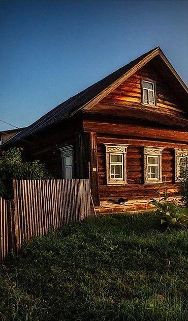 гаражы: Продается дом участок по факту больше 8 соток. находится по улице — 1