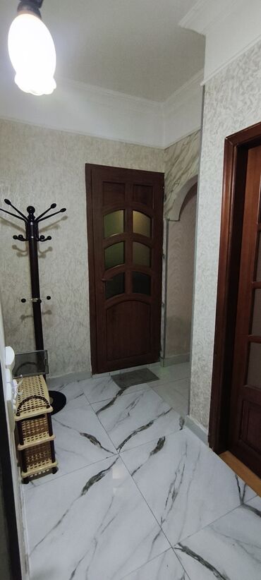 Uzunmüddətli kirayə mənzillər: XİRDALAN QƏNCLƏR SƏHƏRCİYİ. Riyat TİCERET mərkəziyle üzbəüz. 11 — 14