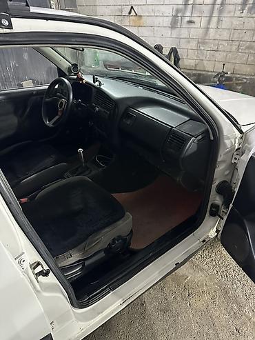 Volkswagen: Volkswagen Golf: 1994 г., 1.5 л, Вариатор, Бензин, Хэтчбэк — 8