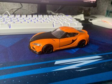 Oyuncaqlar: Modelka.
Toyota Supra MK5.
Forsaj 8 dəki maşınlardandır.
1:32 ölçülü