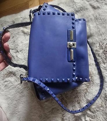 Torbe: Valentino Garavani Rockstud leather handbag. Valentino Garavani kozna — 8