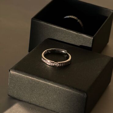 серебрянный: Серебрянные кольца, серьги (проба есть) Цена : 800 сом Есть