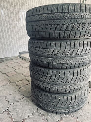 Шины: Шины 215 / 45 / R 18, Зима, Б/у, Комплект, Легковые, Япония, Bridgestone