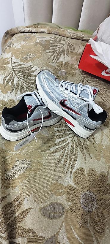 часы бишкек мужские: Мужские кроссовки, 41, Nike, Новый, цвет - Серебристый, Самовывоз — 1