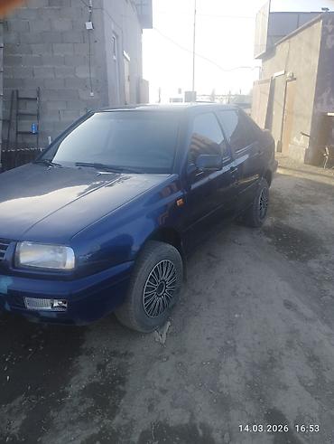 Volkswagen: Volkswagen Vento: 1993 г., 1.8 л, Седан — 5