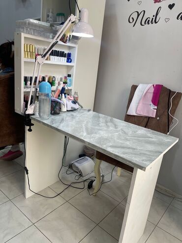 Salon masaları: İşlənmiş, Manikür üçün masa