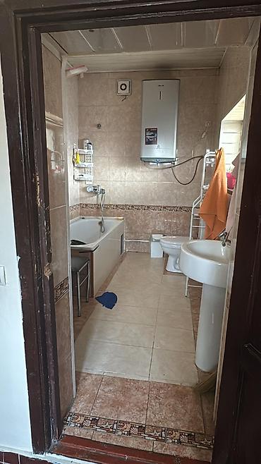 Half-house for sale: 🔥🔥🔥Продаётся пол дома в Кызыл-аскере, участок имеет 2 выхода — 8