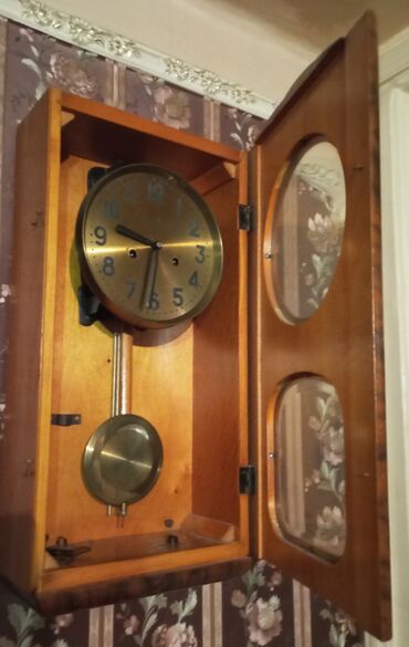 saatlarin alişi ve satişi: Qədimi 1957 çi ilə aid "ОЧЗ" divar saatı ideal vəziyyətdə. Digər