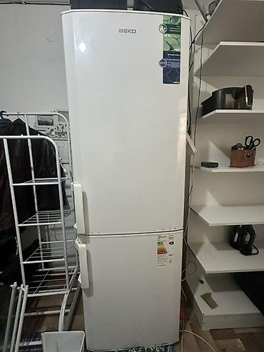 Холодильник Beko с нижней морозильной камерой. - Тип: двухкамерный