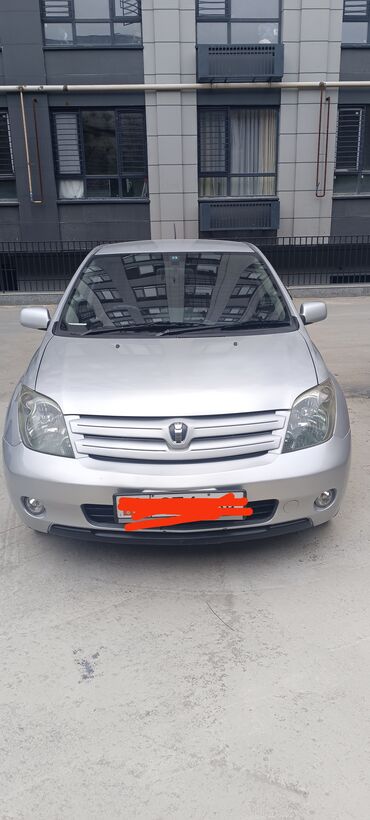 Toyota: Toyota ist: 2003 г., 1.5 л, Автомат, Бензин, Хэтчбэк