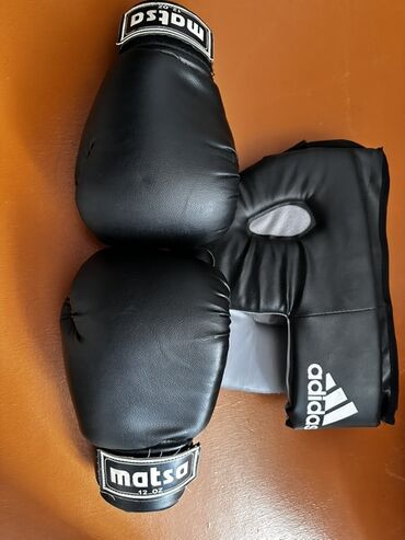Гири: Kaska və boks əlcəyi satılır.Mattsa brendinin qara rəngli, 12 OZ