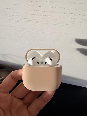 Наушники: Новый эйрподс 4 поколения оригинал ! Пару раз носила получала в — 1