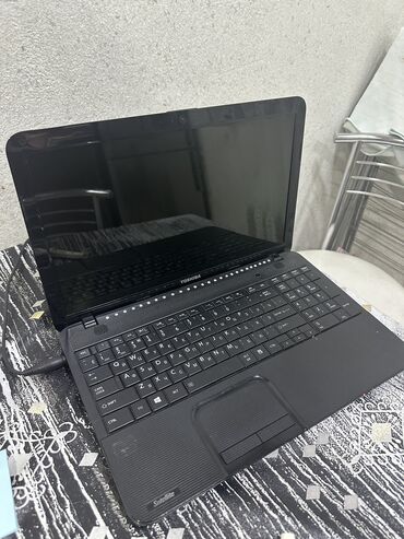 Kompüter ehtiyyat hissələri: İşlənmiş Toshiba, 15.6 ", Intel Core i3, 256 GB, Pulsuz çatdırılma