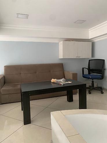 Salon, tibbi mebel: Obyekt icarəyə verilir. 50 m2, isti pol, kondisioner var. Yolkənarı — 7