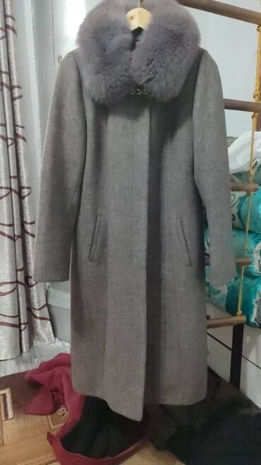 шуба трансформер: Женское пальто классического кроя с натуральным пышным меховым