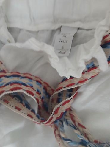 sorc sa postavom: Bela lanena ženska pantalona – Italy, veličina S - Materijal: lagani — 3