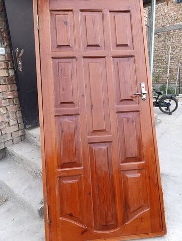 Другая мебель: Продаю СССР деревянный дверь высота 213,,ширина 99 см,,отличном