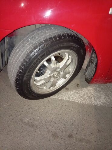 Toyota: Toyota Prius hibrid, qırmızı rəng, liftback kuzov. Texniki və — 7