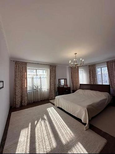 алмашу: 5 комнат, 240 м², 9 соток, Бишкек, Собственник — 8