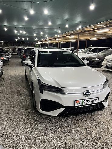 обмен на купе: GAC Aion S Plus, белый седан EV Основное: - Полностью электрический — 2