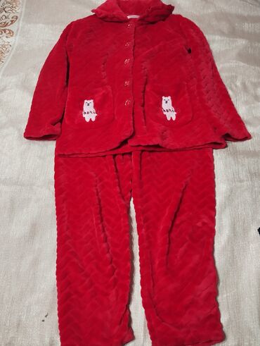 красная футболка: Пижама тёплая, размер L