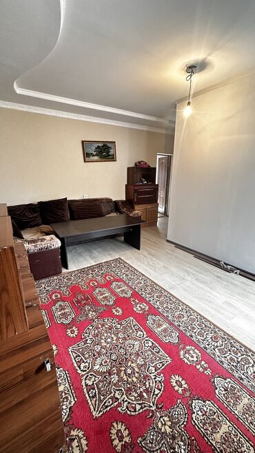 1 комнатная квартира на сутки в оше: 40 м², 2 комнаты, Утепленный, Бронированные двери, Евроремонт