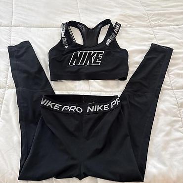 jordan rančevi: Nike ženski trening set – sportski grudnjak + helanke - Boja: crna sa — 1