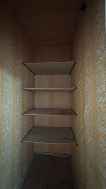 дом меняю на квартиру бишкек: 3 комнаты, 65 м², 106 серия, 4 этаж, Старый ремонт